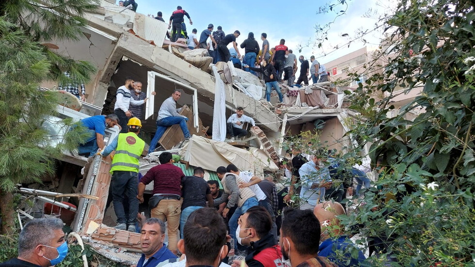 ارتفاع حصيلة ضحايا زلزال إزمير إلى 35 قتيلا