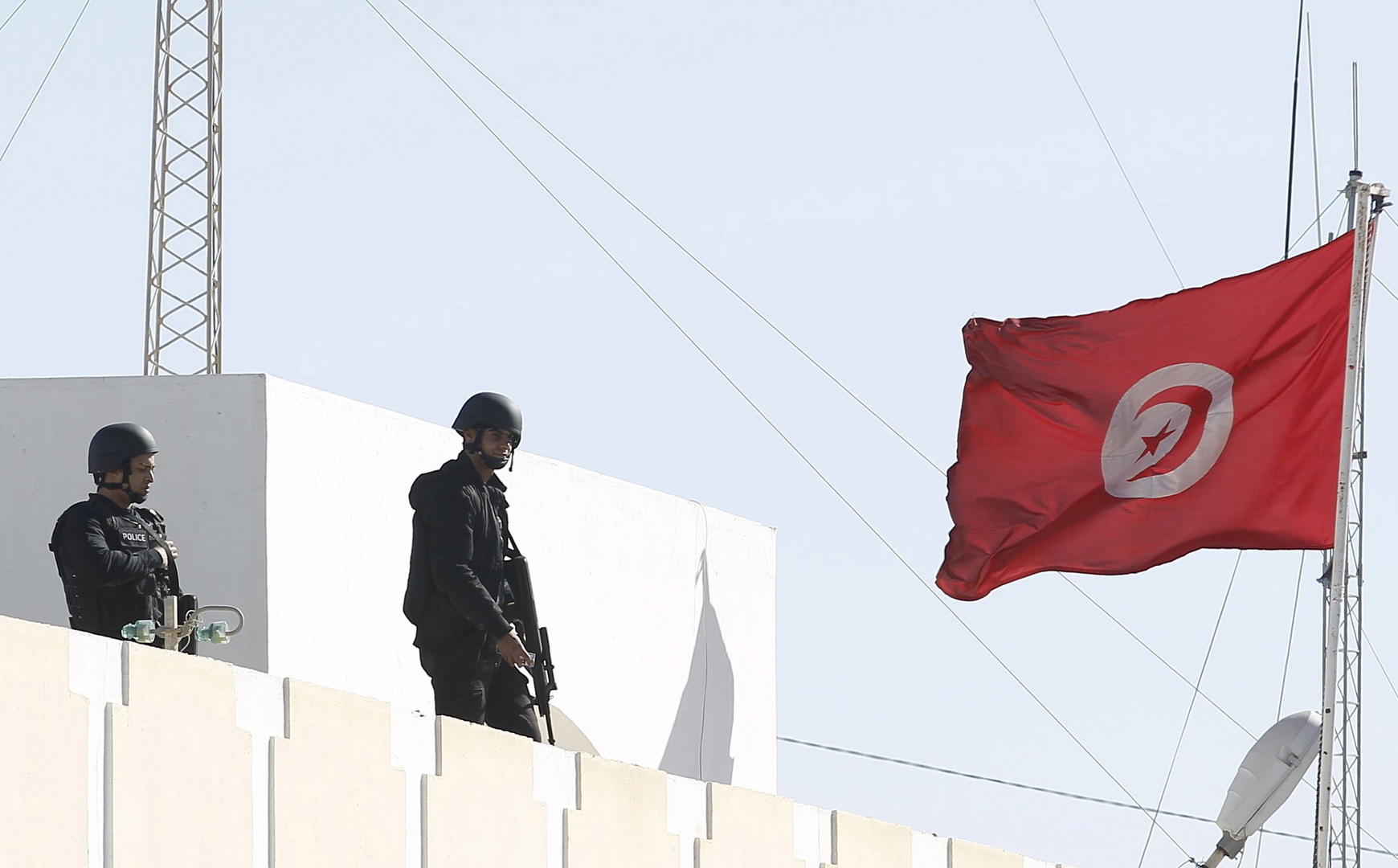 تحطم طائرة عسكرية تونسية جنوبي البلاد وأنباء عن مقتل قائدها (صورة)
