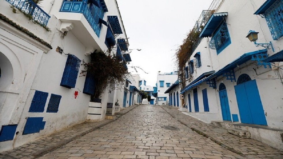 كورونا.. تونس تفرض حظر التجول في عدد من المدن