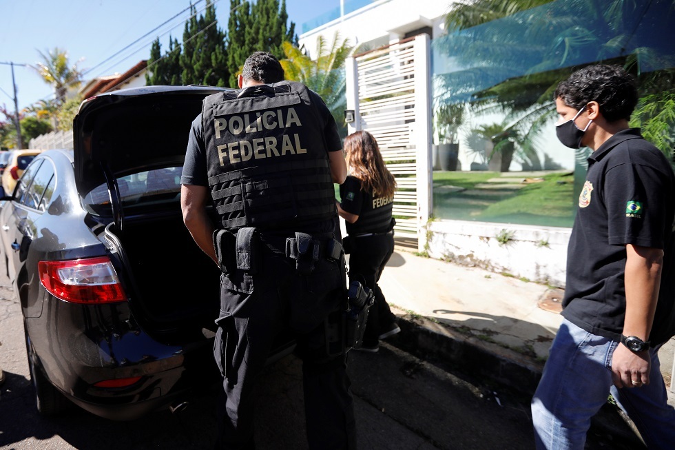 الشرطة البرازيلية تعتقل عضوا بمجلس الشيوخ خبأ أموالا بين أردافه