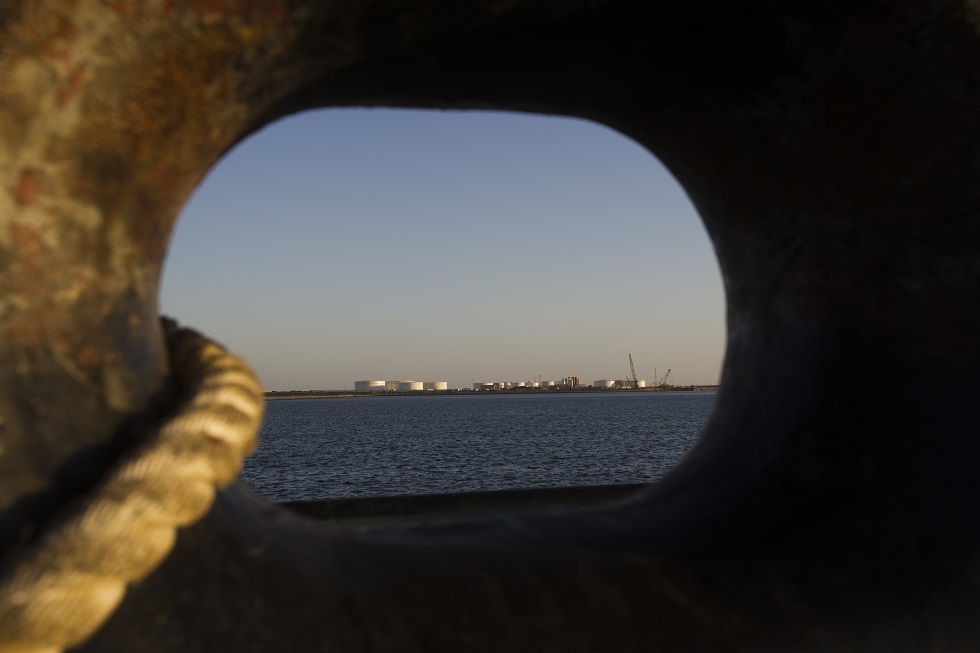 غرق سفينة تجارية في مياه الخليج متجهة من جنوب إيران نحو دبي