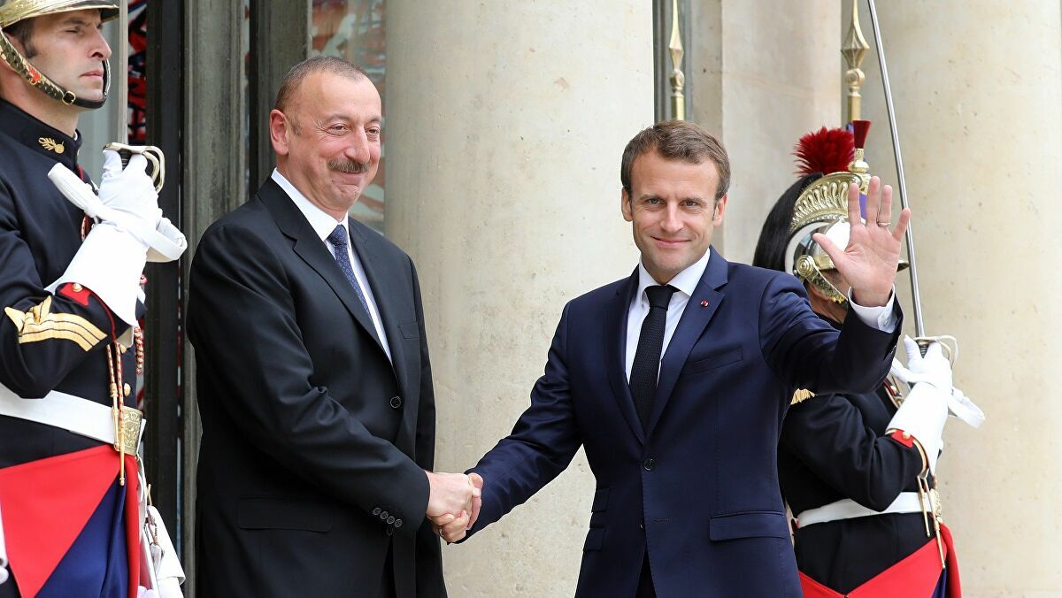 سفير فرنسا لدى أذربيجان يعلن عن انتهاء فترة التوترات بين علييف وماكرون