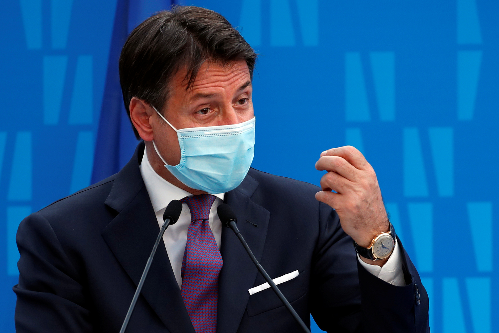 إيطاليا تطبق قيودا عامة جديدة وسط تسجيل ارتفاعات غير مسبوقة للإصابات بكورونا