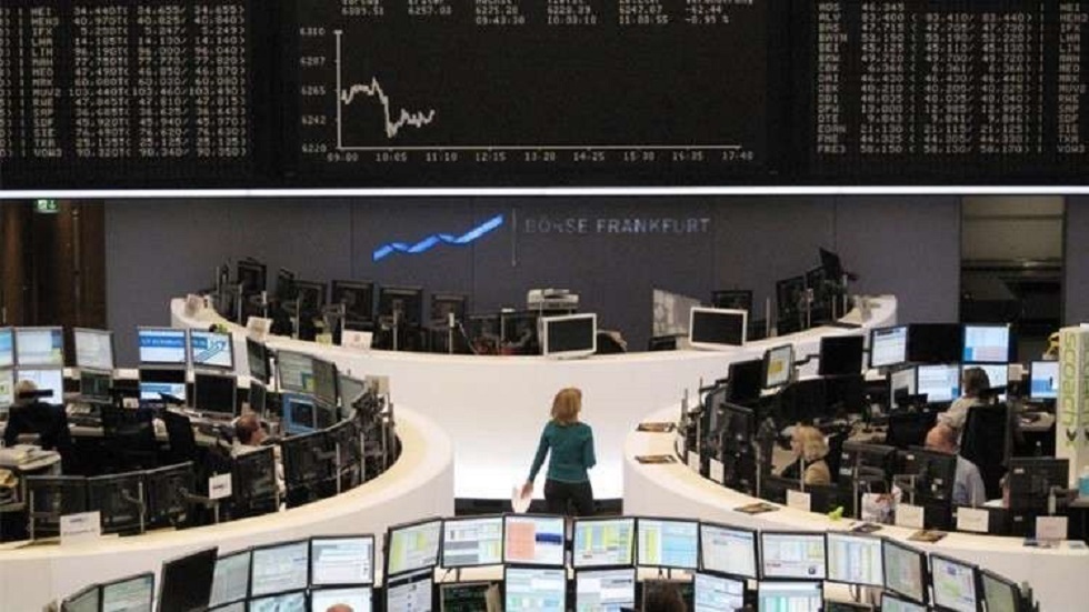 قيود الجائحة تدفع الأسهم الأوروبية للهبوط