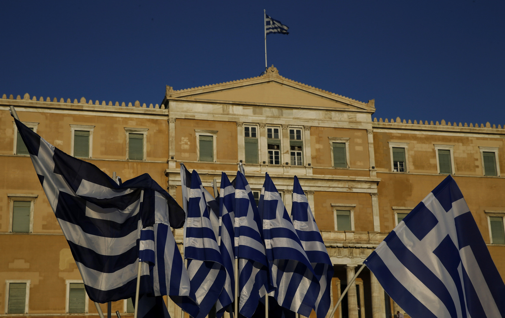 اليونان تبيع سندات مدتها 15 عاما لتعزيز الاحتياطيات وسط الوباء