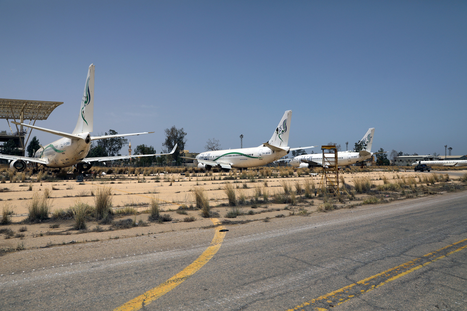 مطار طرابلس الليبية