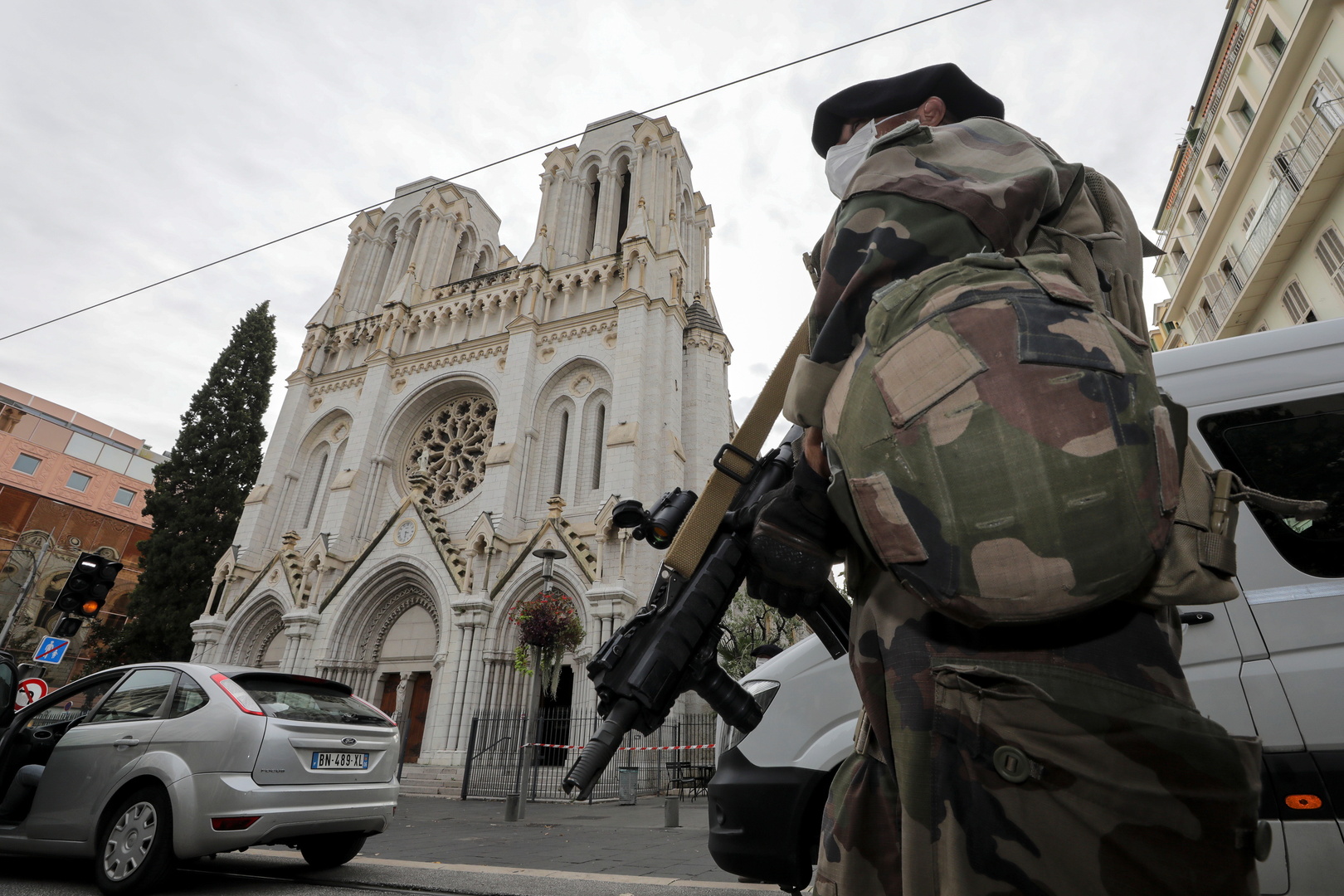 بعد ساعات من هجوم نيس.. اعتقال مشتبه فيه بالتخطيط لتنفيذ اعتداء على كنيسة قرب باريس