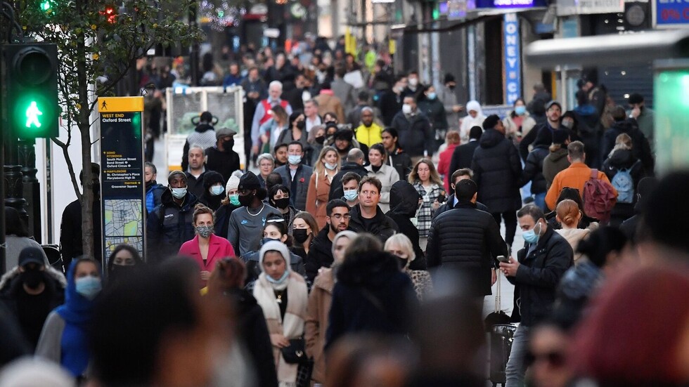 بريطانيا تسجل 18950 إصابة جديدة بكورونا و136 حالة وفاة
