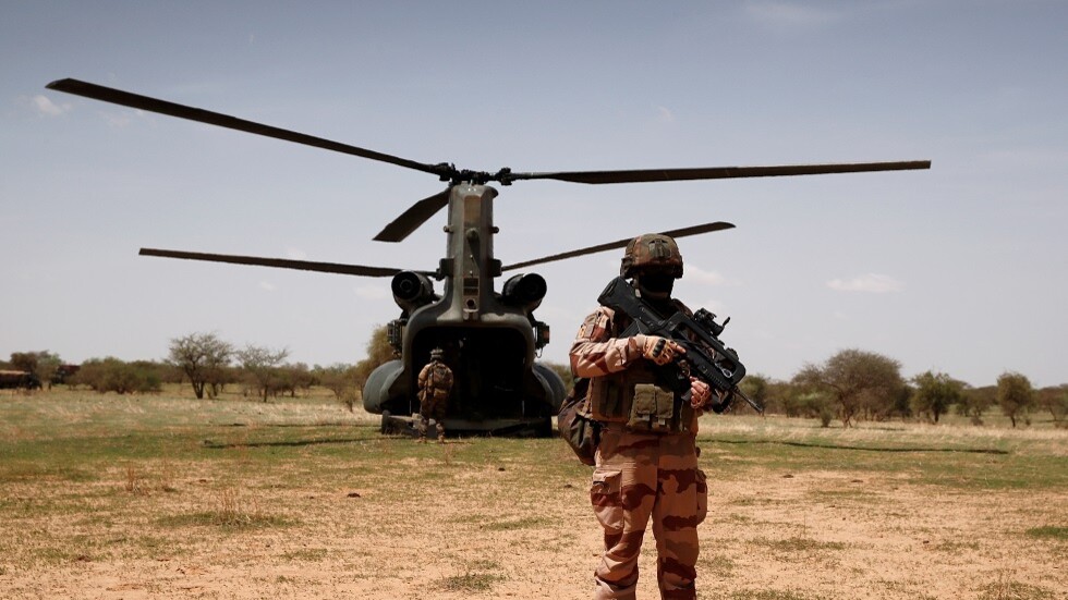 الجيش الفرنسي يعلن مقتل 50 مسلحا قرب الحدود بين مالي وبوركينا فاسو