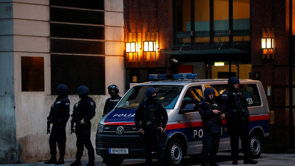 وزير الداخلية النمساوي: مقتل 4 أشخاص جراء الهجوم في فيينا