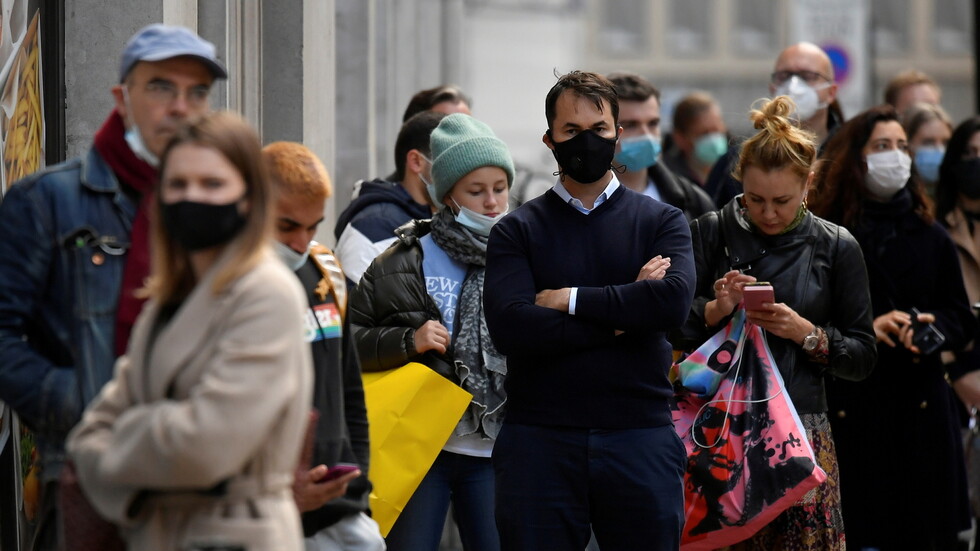 بريطانيا... حالة ذعر بين المتسوقين مع اقتراب الإغلاق العام
