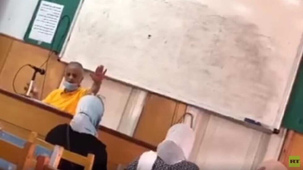 مصر... إيقاف أستاذ جامعي وفتح تحقيق بسبب فيديو تحدث فيه عن النبي محمد