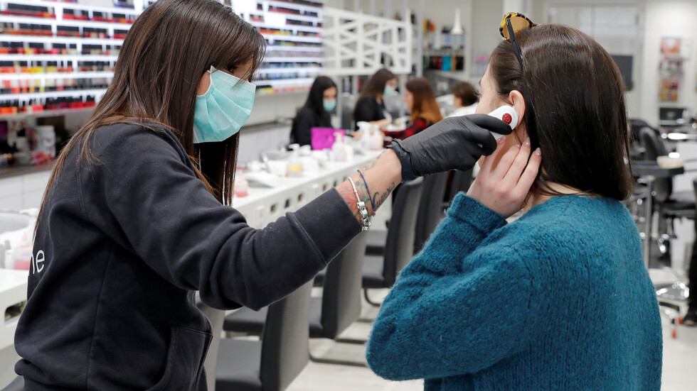 الكشف عن أعراض جديدة ظهرت لدى مصابين بكورونا