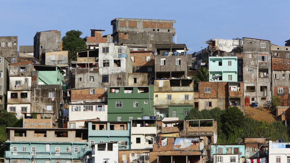 الأحياء الفقيرة ترتبط بانخفاض حجم أدمغة الأطفال ووظائفها