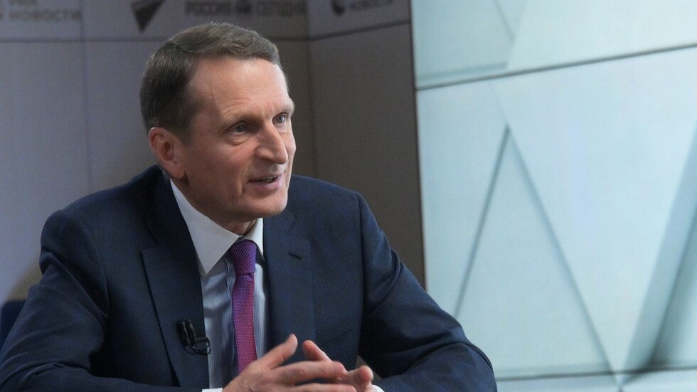 مدير الاستخبارات الخارجية الروسية يتحدث عن طريقة تعامل بوتين مع معلومات الجهاز