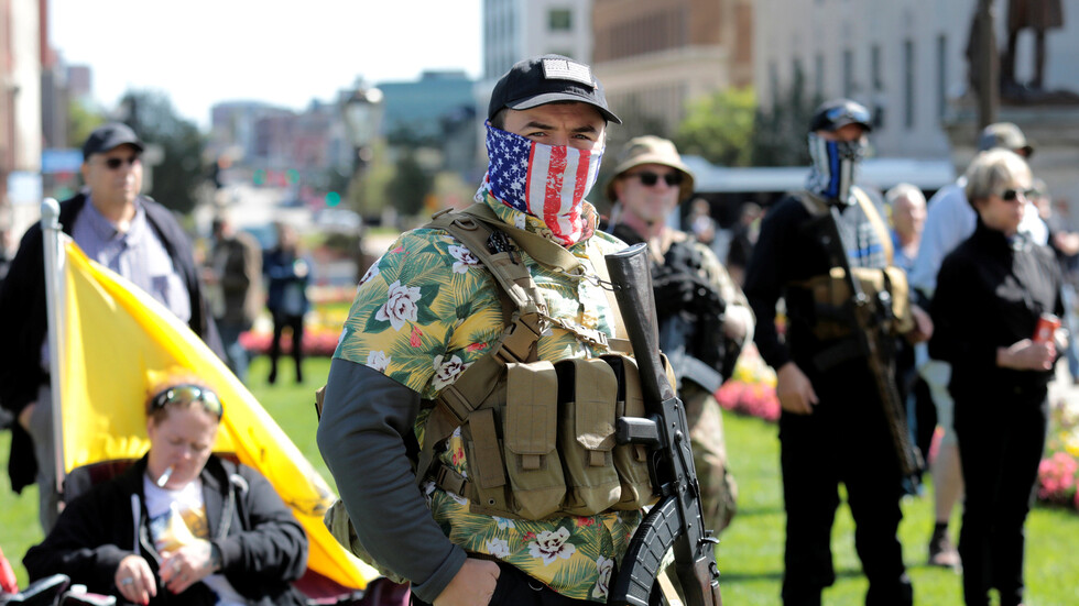 تنبأوا لأمريكا بثورة ملونة