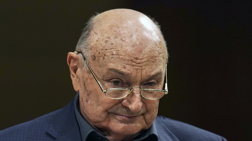 رحيل أبرز الكتاب الساخرين الروس