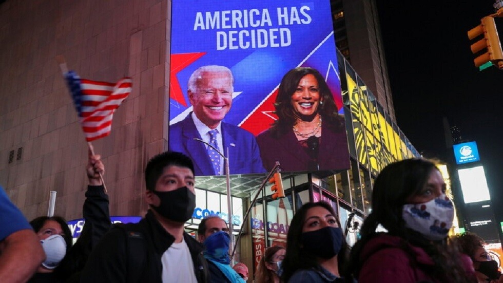 أكثر الكلمات التي لامست قلوب الأمريكيين في خطابي بايدن وهاريس