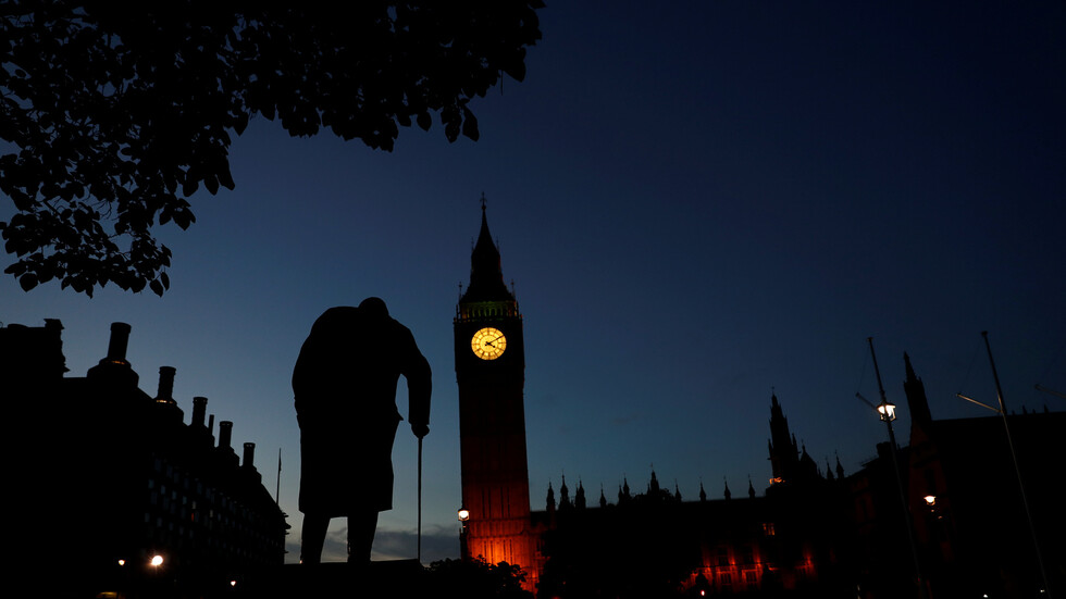قائد الجيش البريطاني يحذر من خطر اندلاع حرب عالمية ثالثة