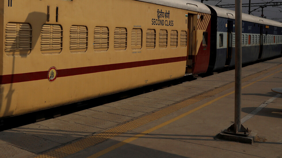 وزير النقل المصري يعلن خطة لمد خطوط السكك المصرية الى بنغازي