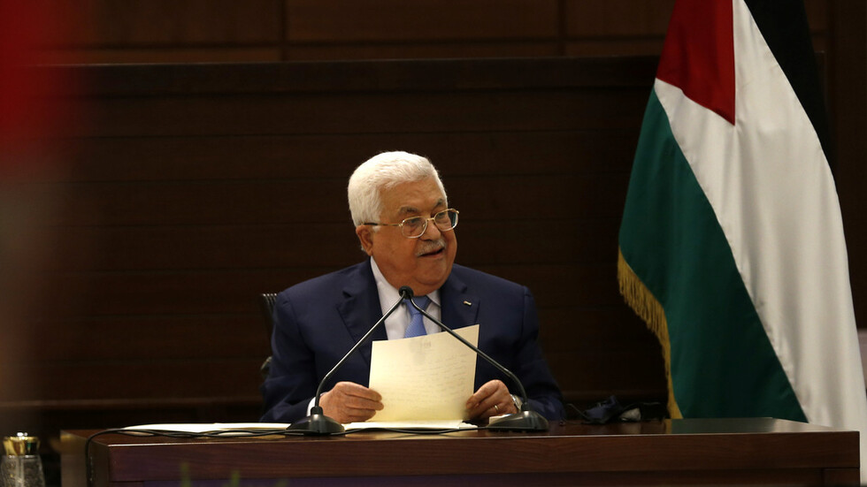 وسائل إعلام: عباس سيطالب بايدن بإعادة السفارة الأمريكية إلى تل أبيب