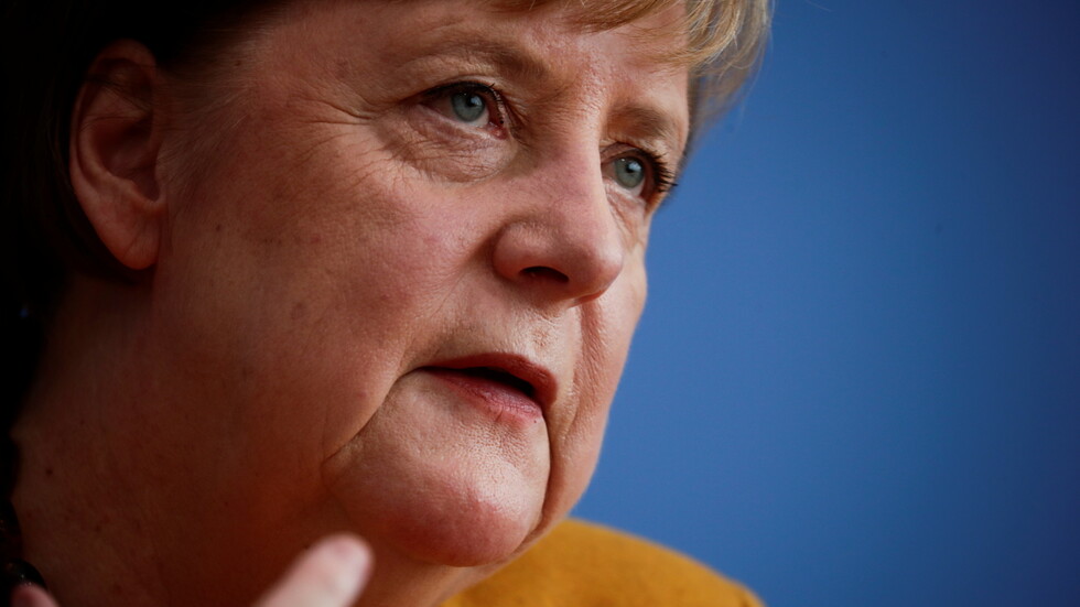 ميركل تشيد بخبرة بايدن السياسية وتدعوه للتعاون