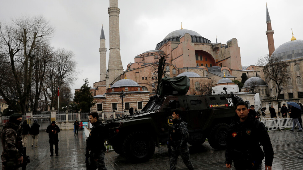 تركيا.. توقيف 17 مشتبها بهم في عملية أمنية ضد "داعش"