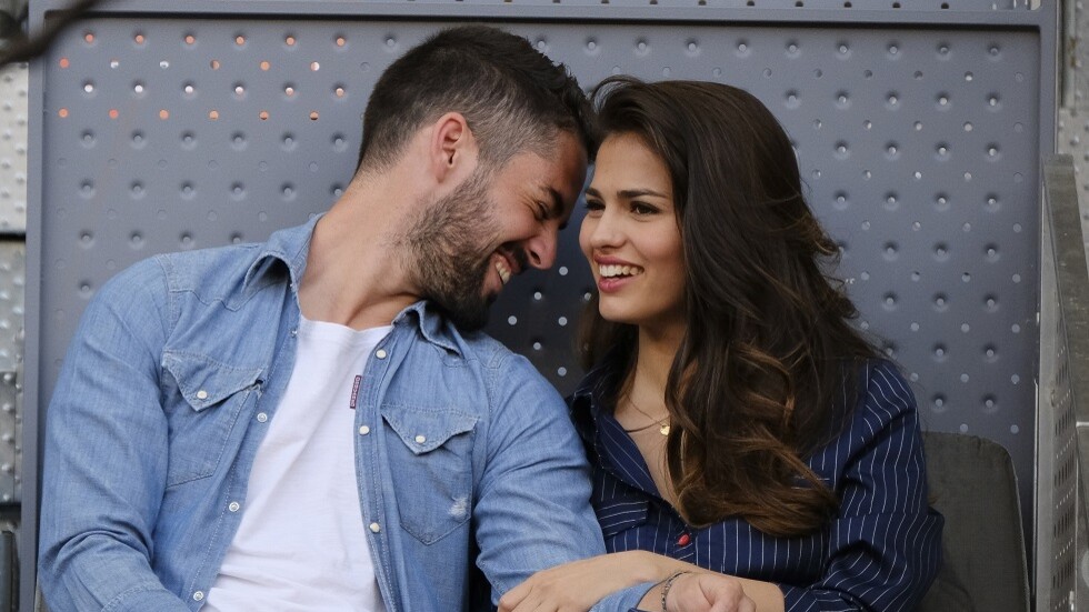 جماهير ريال مدريد تهاجم الممثلة سارة زوجة إيسكو