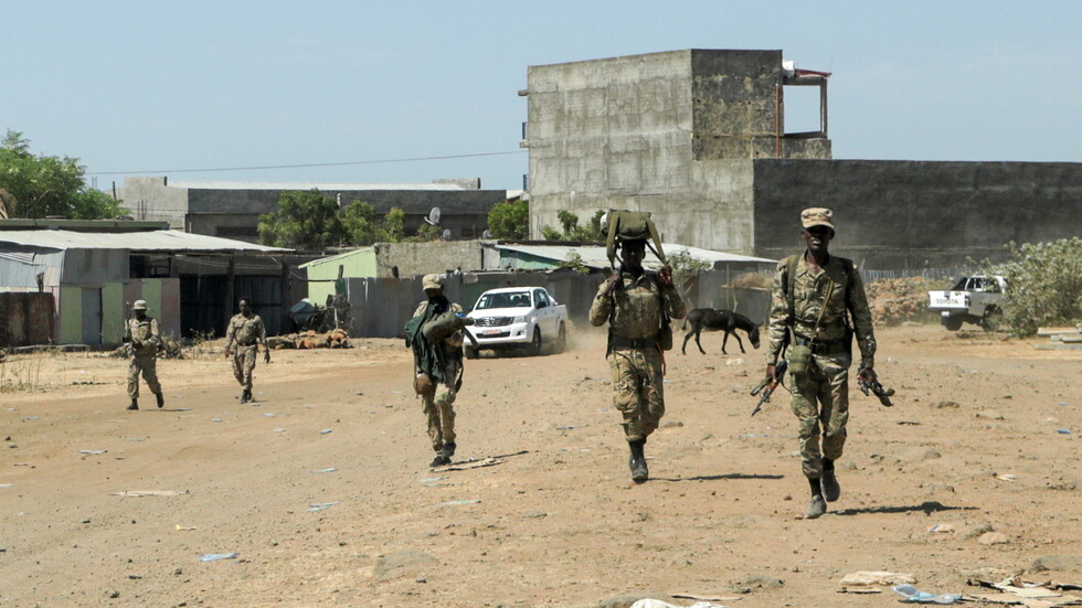 إثيوبيون بينهم عسكريون يفرون من القتال في تيغراي إلى السودان