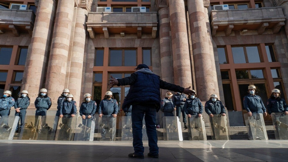 الشرطة الأرمنية تناشد المعارضة إلغاء مظاهرة الغد