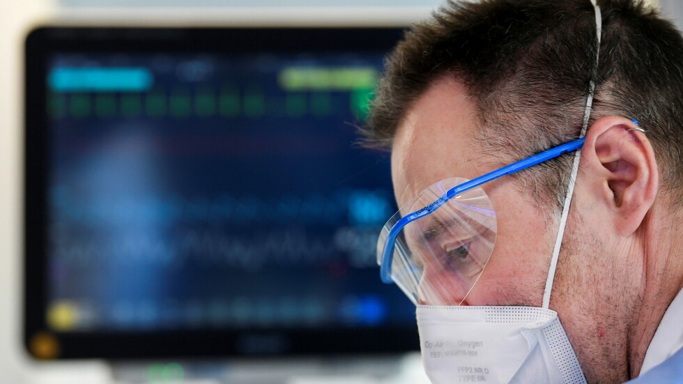 وفيات كورونا في أوروبا تتجاوز الـ300 ألف