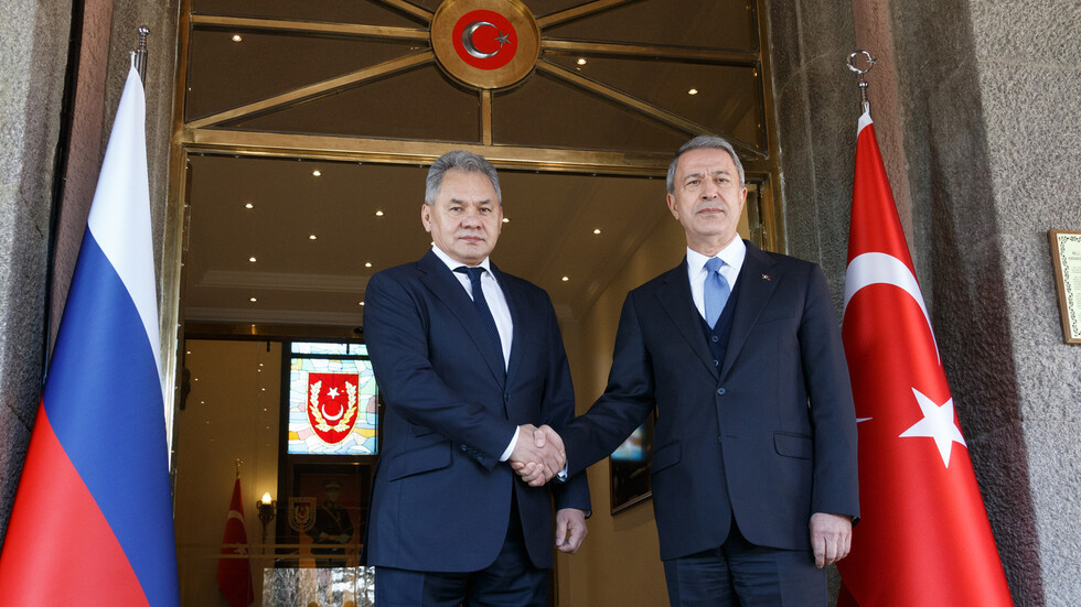 شويغو يبحث مع أكار التسوية في قره باغ وسوريا