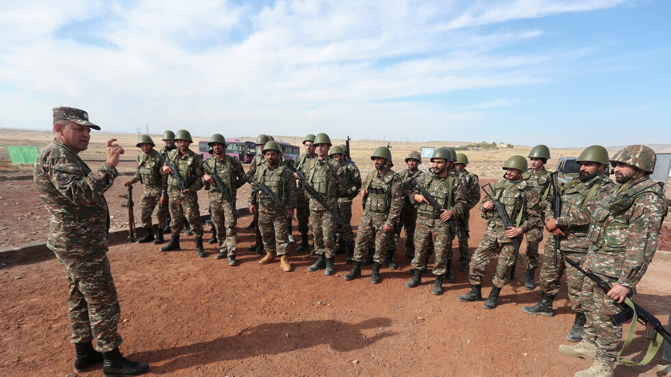 الجيش هو من يقود أرمينيا عمليا