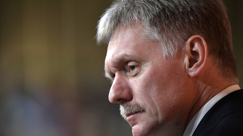 بيسكوف لـ"RT": قرار نقل نافالني إلى ألمانيا اتخذه الأطباء وبوتين أوعز بالمساعدة في ذلك