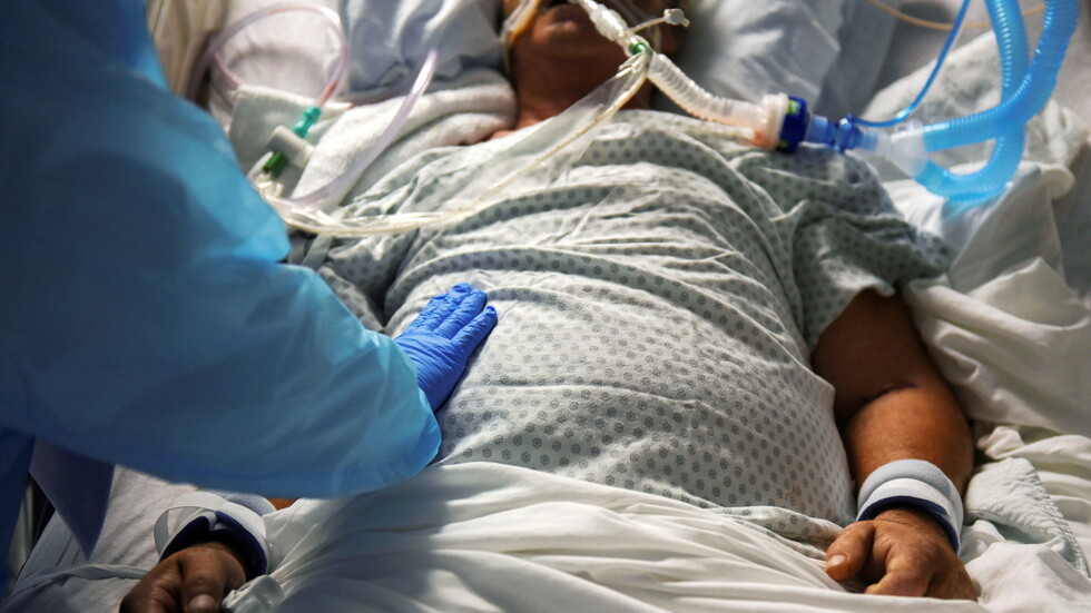 أصيب بكورونا وفقد جراء ذلك أصابعه