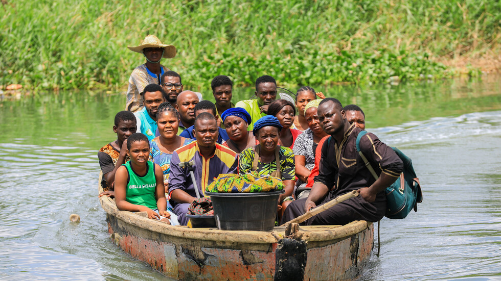 مصرع 18 شخصا جراء انقلاب قارب في نيجيريا