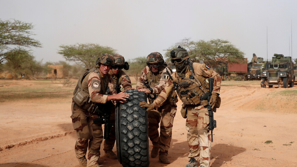 فرنسا تعلن القضاء على عشرات المسلحين في مالي