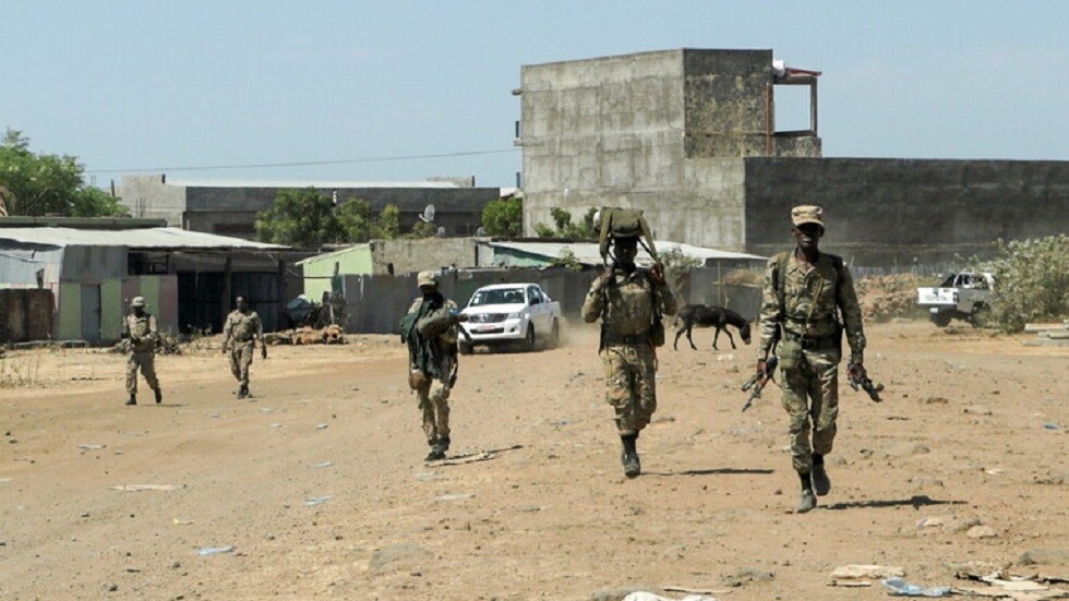 إثيوبيون يعبرون النهر إلى السودان هربا من الحرب في تيغراي