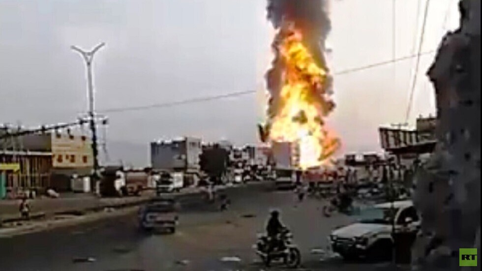 اليمن.. وقوع ضحايا في حريق بإحدى محطات المشتقات النفطية بمحافظة الحديدة (فيديو)