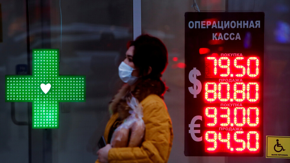 الروبل يصعد أمام الدولار واليورو