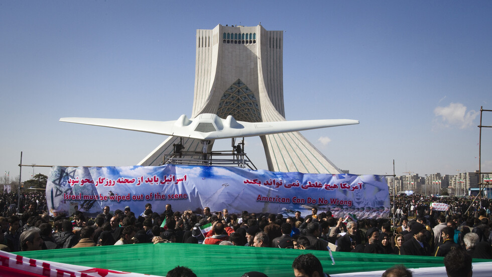 الخارجية الإيرانية: لا أثر عمليا للعقوبات الأمريكية المزمع فرضها وإيران لن تتخلى عن حق تصدير الأسلحة