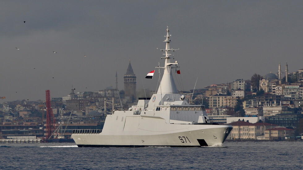 تعرف على نوعية السفن الحربية المصرية التي عبرت أمام أعين الجيش التركي