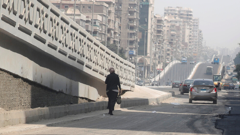 مصر.. لواء شرطة يضحي بنفسه وينقذ المئات من الموت (صور)