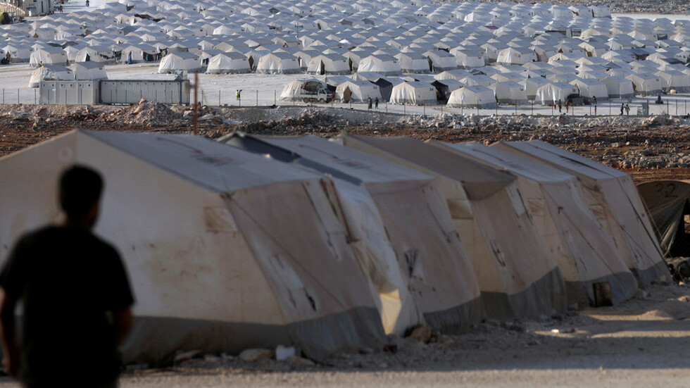 نازحون سوريون يروون ظروف الحياة في مخيمات تشرف عليها جماعات متطرفة