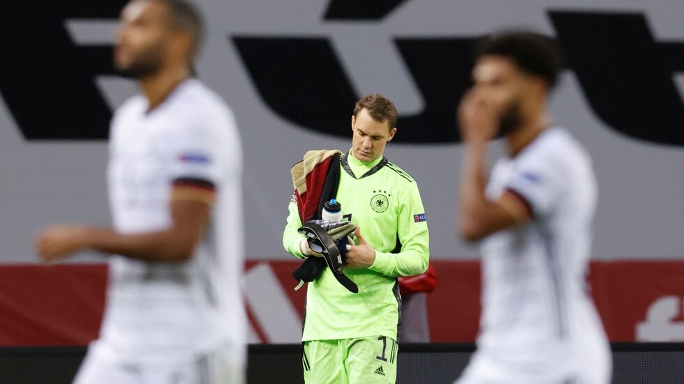 نوير يفشل بالاحتفال بإنجازه.. ويكشف سبب الهزيمة التاريخية 6-0