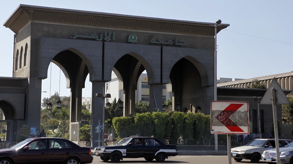 أستاذة عقيدة بجامعة الأزهر تثير الجدل حول 