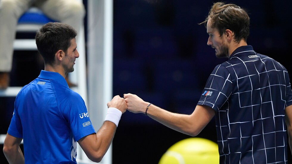 الروسي مدفيديف يسقط المصنف الأول عالميا بالتنس