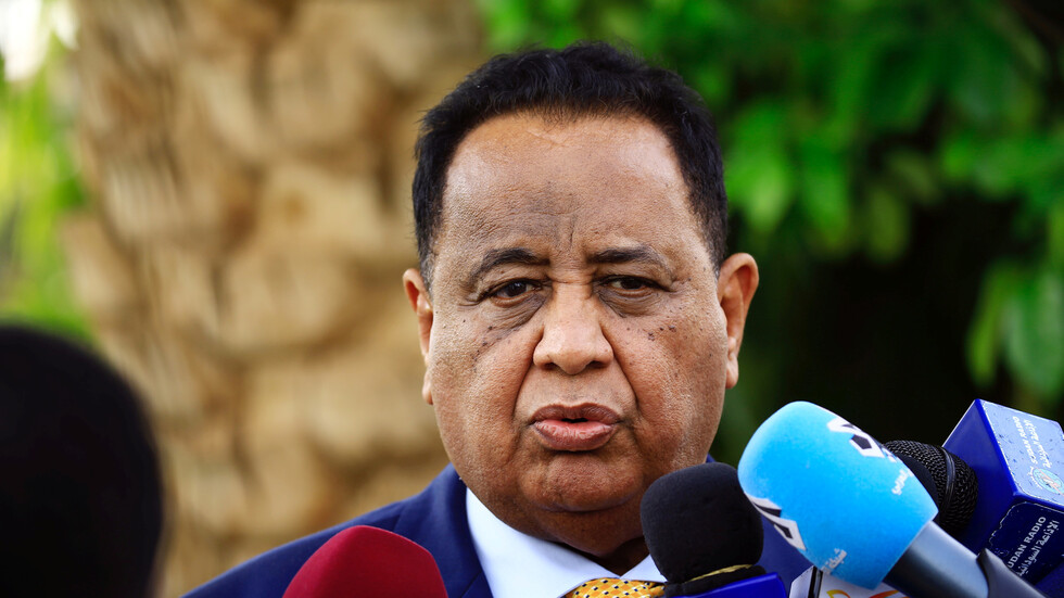 وزير خارجية السودان الأسبق وآخرون يواجهون تهما تصل عقوبتها الإعدام