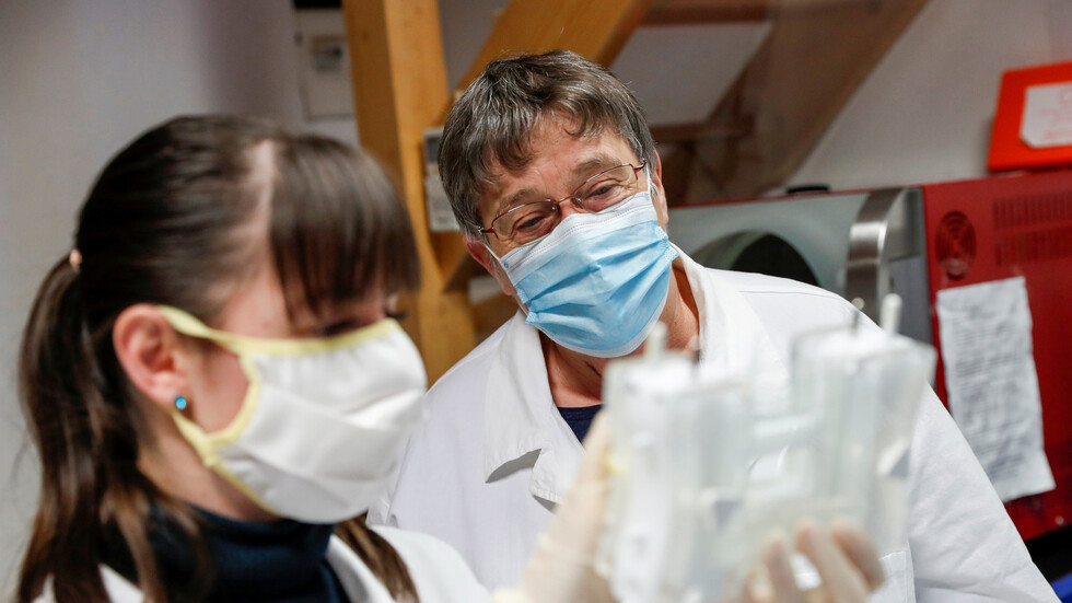 دراسة تكشف انخفاض مضادات كورونا لدى الرجال أسرع من النساء