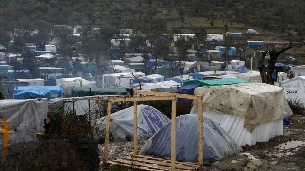 اليونان.. اعتقال لاجىء سوري يشتبه بانتمائه لـ"داعش" بعد شجار في مخيم للمهاجرين